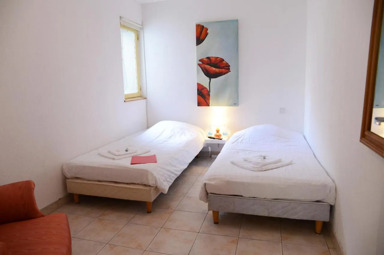 Les Olivier Pub, Brasserie Et B&B 0*, Mauleon-Barousse France